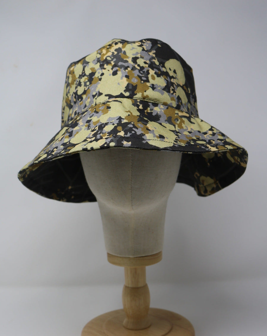 The Printed Classic Bucket Hat in Camo Noir