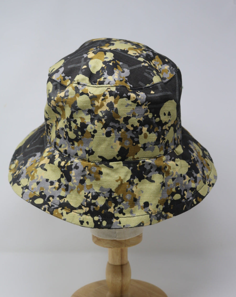 The Printed Classic Bucket Hat in Camo Noir